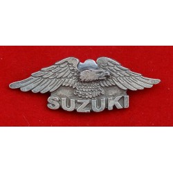 Znaczek blacha ozdoba przykręcana metalowa Suzuki IV orzel maly